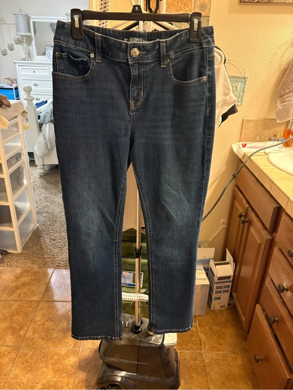 Women’s Straight Leg Jeans in Dark Blue -